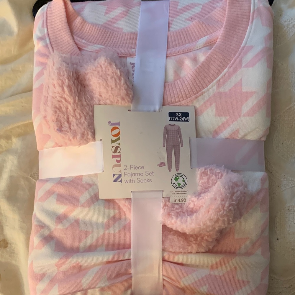 Joyspun Women's Pink Houndstooth Pajama Set with Cozy Socks